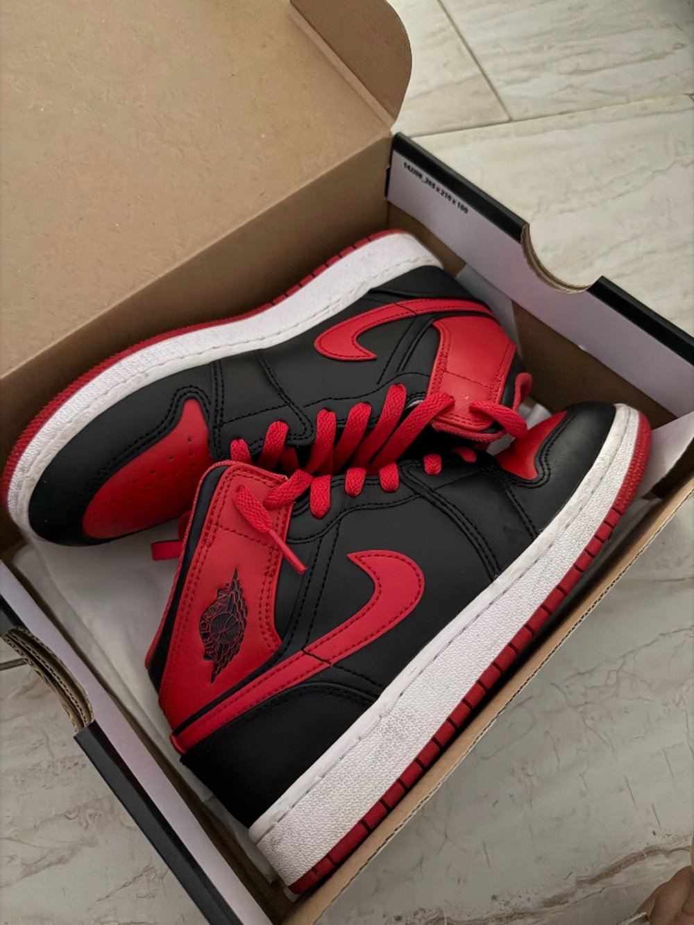 AIR JORDAN 1 MID